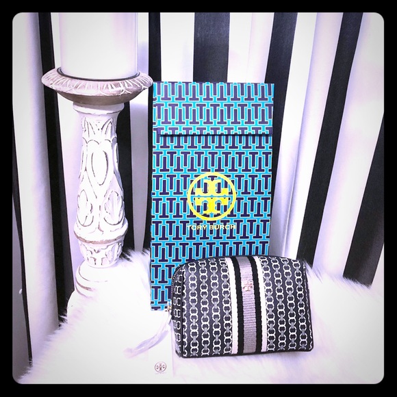 Tory Burch Handbags - Tory Burch Gemini Link Cosmetic Case🌟